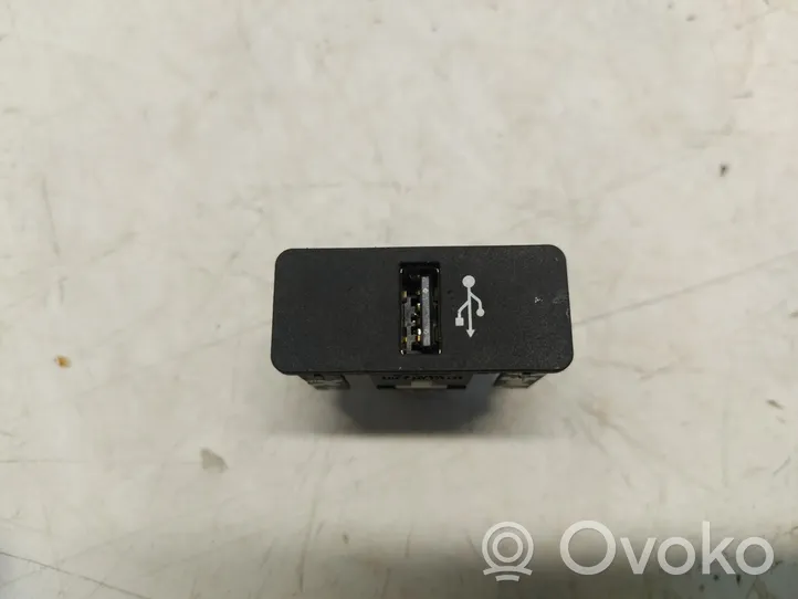 BMW 4 F32 F33 Gniazdo / Złącze USB 9230249