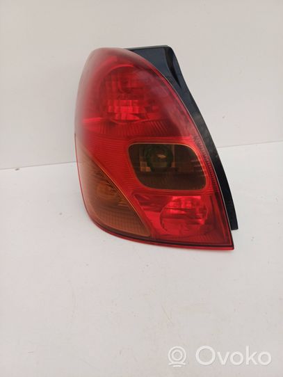 Toyota Corolla Verso E121 Lampa tylna 1827