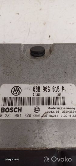 Audi A4 S4 B5 8D Variklio valdymo blokas 038906018P