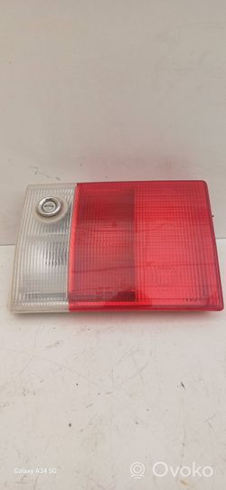 Audi 80 90 B3 Lampy tylnej klapy bagażnika 893945094