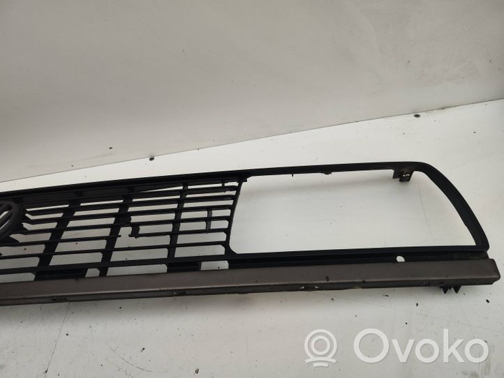 Volkswagen Jetta II Front grill 165853653