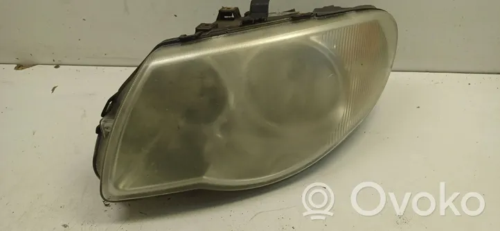 Chrysler Voyager Lampa przednia 04857831AB