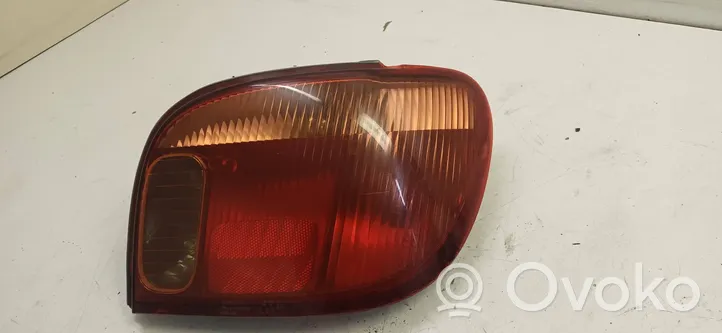 Toyota Yaris Aizmugurējais lukturis virsbūvē 52053