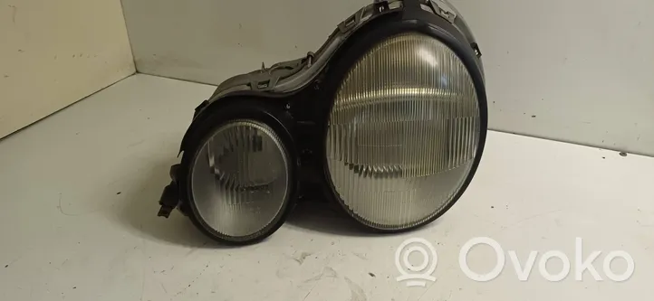 Mercedes-Benz E W210 Lampa przednia 14434500