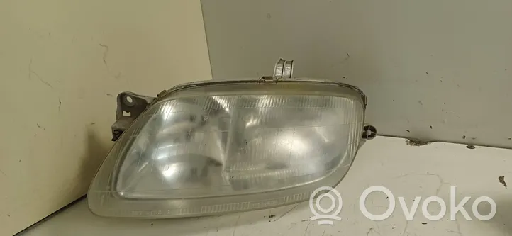 Mazda 323 Lampa przednia 11061732