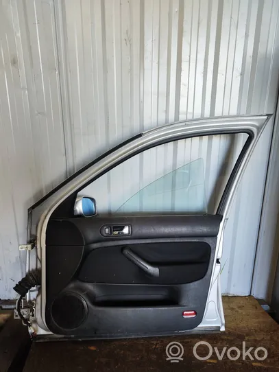 Volkswagen Golf IV Drzwi przednie 