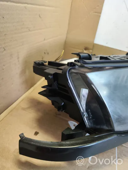 BMW 3 E46 Lampa przednia 206451B