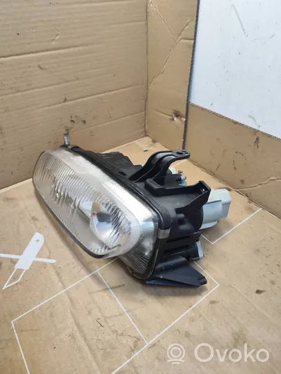 Mazda 323 F Lampa przednia 11061708