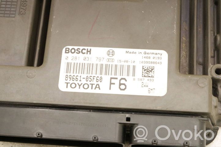 Toyota Avensis T270 Calculateur moteur ECU 8966105F60