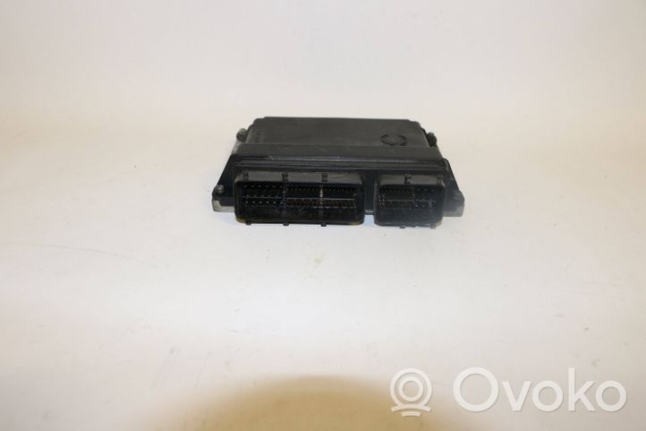 Toyota Avensis T270 Calculateur moteur ECU 89661-05F20