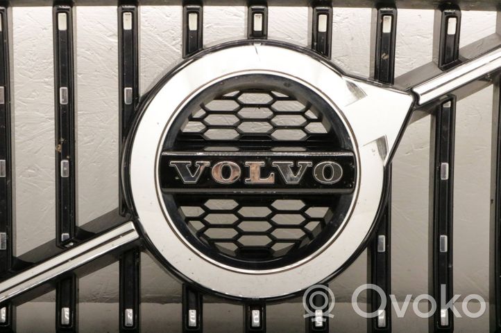 Volvo S90, V90 Etupuskurin ylempi jäähdytinsäleikkö 31425857