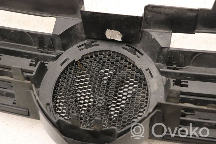 Volkswagen Touareg II Grille calandre supérieure de pare-chocs avant 7P6853651