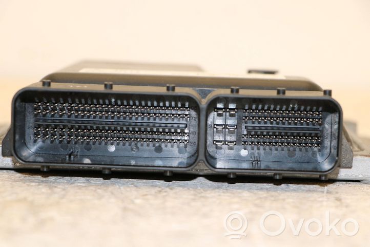 Mitsubishi Outlander Sterownik / Moduł ECU 275700-1733