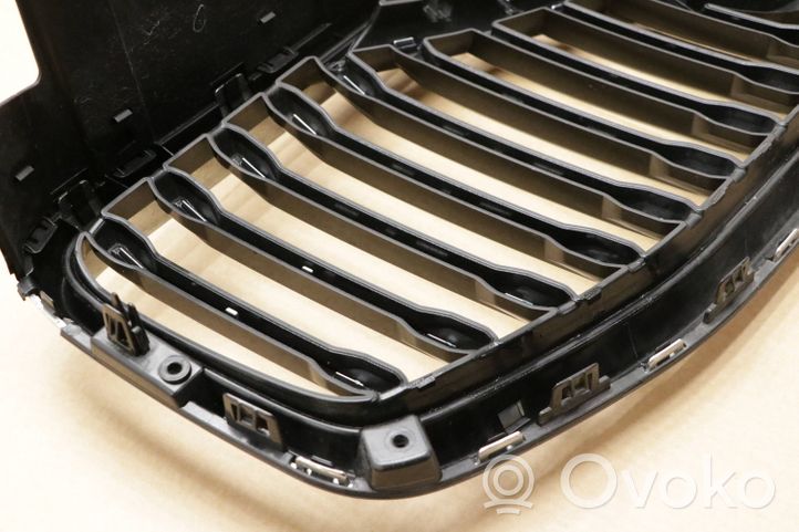 Volvo XC60 Front bumper upper radiator grill 31425535