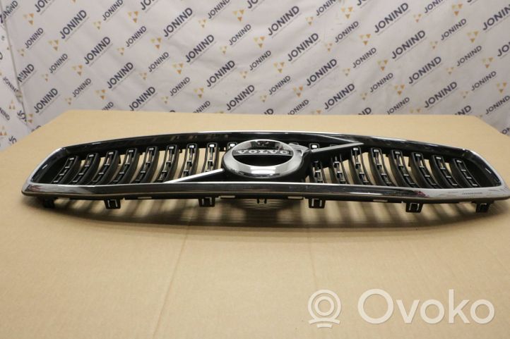 Volvo V60 Maskownica / Grill / Atrapa górna chłodnicy 32132230