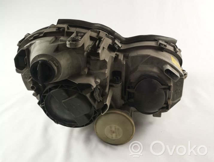 Mercedes-Benz C W203 Lampa przednia A2038200161