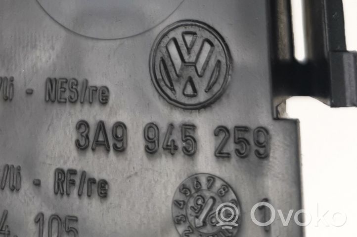 Volkswagen PASSAT B4 Porte ampoule de feu arrière 3A9945259