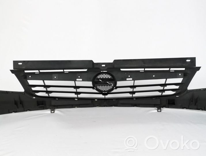 Opel Vivaro Maskownica / Grill / Atrapa górna chłodnicy 623100249R