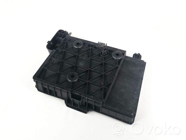 Renault Megane II Boîte de batterie 8200166032