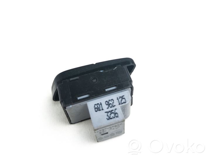 Volkswagen Polo IV 9N3 Central locking switch button 6q1962125