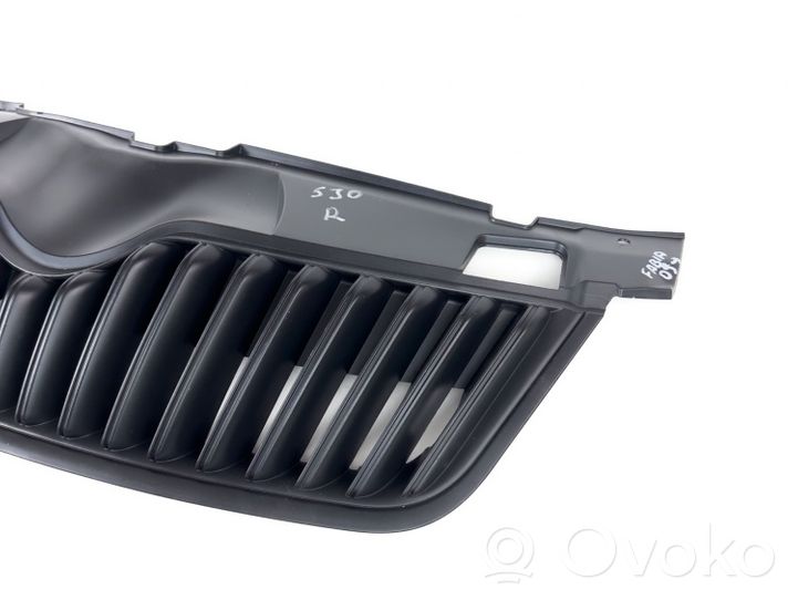 Skoda Fabia Mk2 (5J) Maskownica / Grill / Atrapa górna chłodnicy 5j0853668b