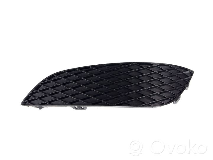 Opel Astra H Grille inférieure de pare-chocs avant 13225762