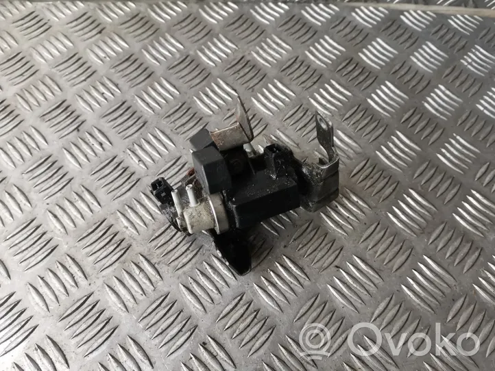 BMW 7 F01 F02 F03 F04 Zawór podciśnienia / Elektrozawór turbiny 70088704