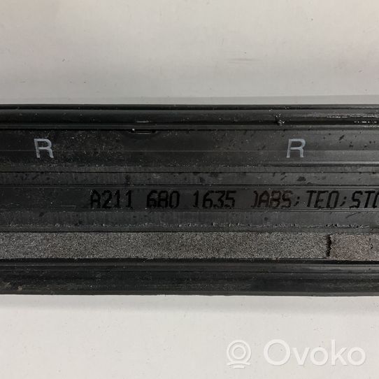 Mercedes-Benz E W211 Moldura protectora del borde trasero A2116801635