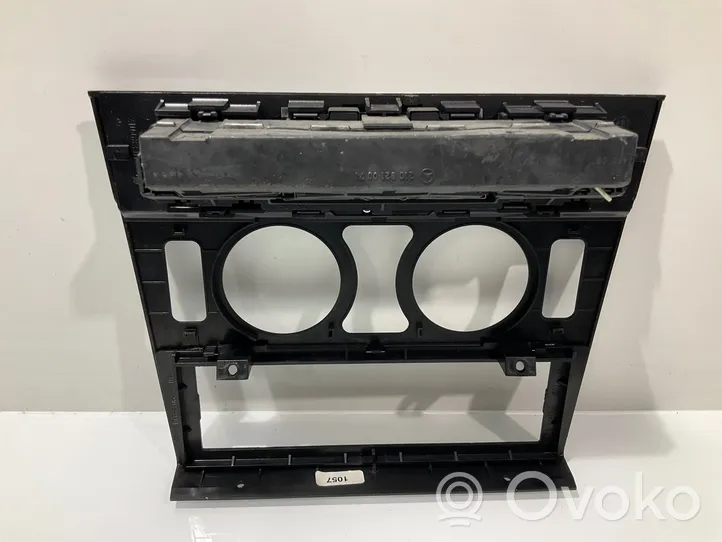 Mercedes-Benz E W210 Console centrale, commande chauffage/clim 2106830625