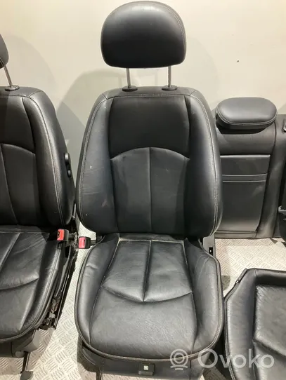 Mercedes-Benz E W211 Set interni 