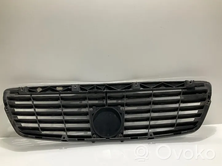 Mercedes-Benz E W211 Griglia superiore del radiatore paraurti anteriore A2118800683