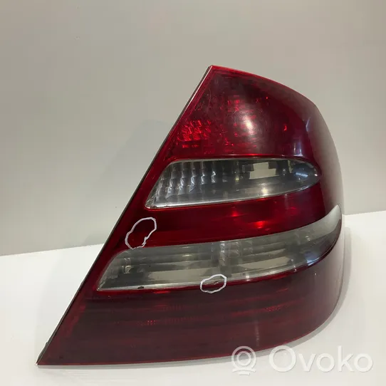 Mercedes-Benz E W211 Lampa tylna A2118200464