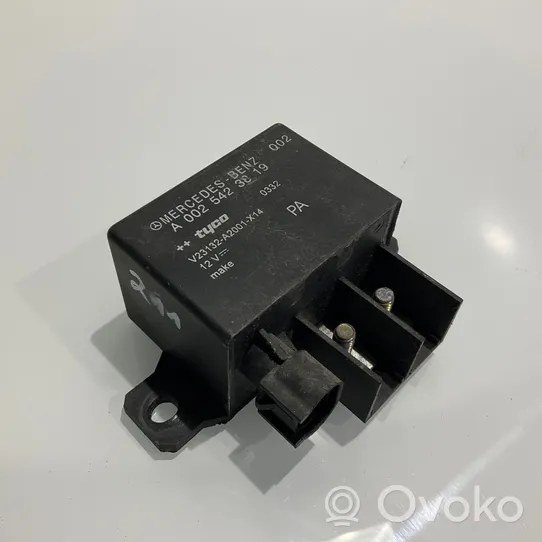 Mercedes-Benz E W211 Charging relay A0025423819