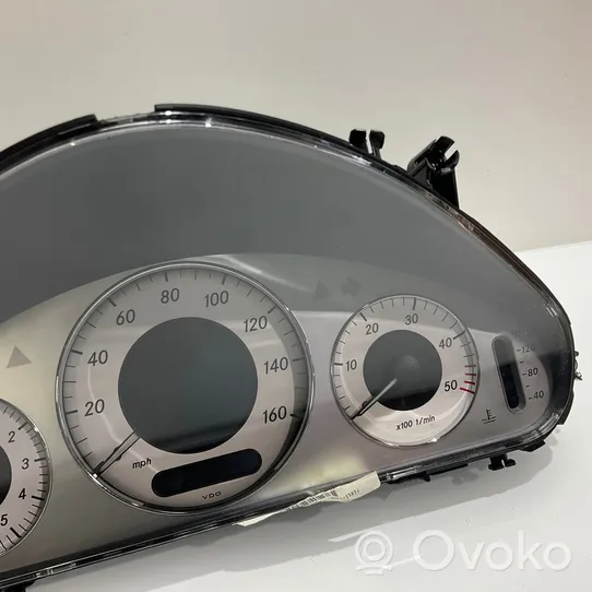 Mercedes-Benz E W211 Tachimetro (quadro strumenti) A2115404948