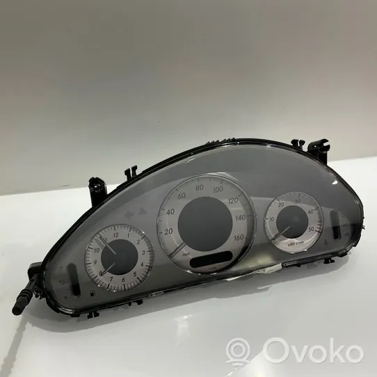 Mercedes-Benz E W211 Tachimetro (quadro strumenti) A2115404948