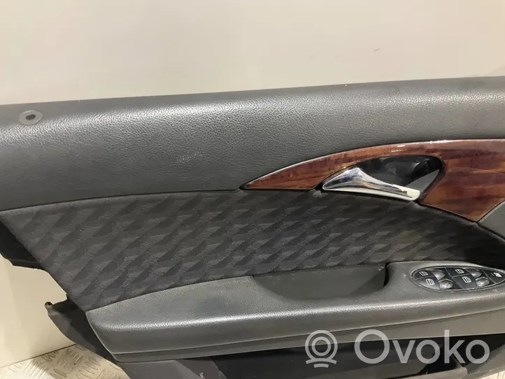 Mercedes-Benz E W211 Revestimiento de puerta delantera A2117202563