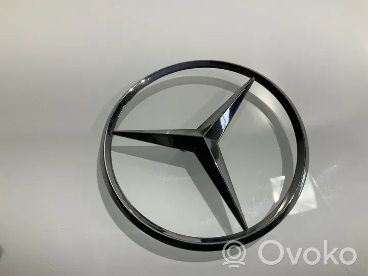 Mercedes-Benz E W211 Значок производителя / буквы модели 