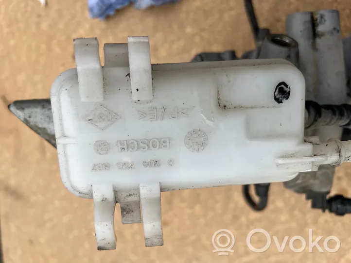 Renault Zoe Główny cylinder hamulca 460116213R8