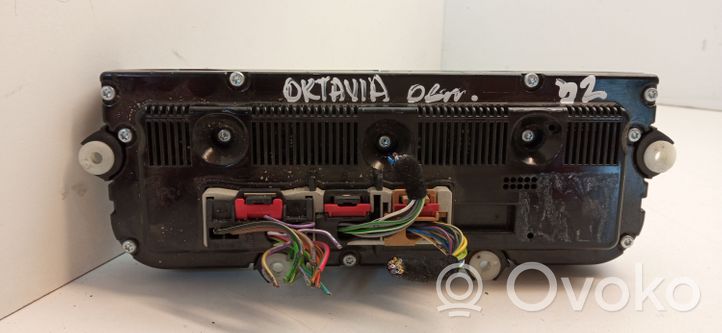 Skoda Octavia Mk2 (1Z) Panel klimatyzacji 