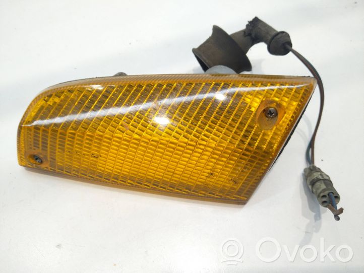 BMW 3 E30 Indicatore di direzione anteriore 32733R6 