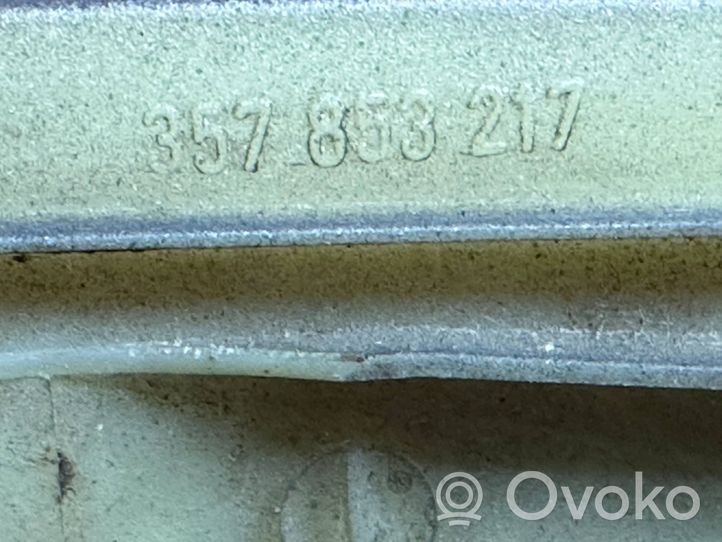 Volkswagen PASSAT B3 Listwa / Nakładka na błotnik przedni 357853217