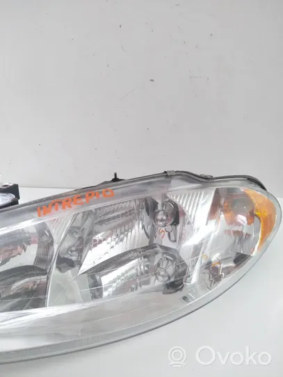 Dodge Intrepid Lampa przednia 083331155L