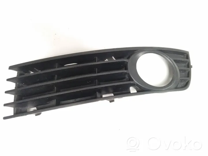 Audi A4 S4 B6 8E 8H Grille antibrouillard avant 8E0807681A