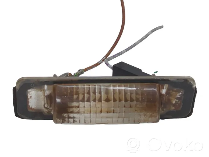 Mercedes-Benz E W210 Lampa oświetlenia tylnej tablicy rejestracyjnej 2108200356