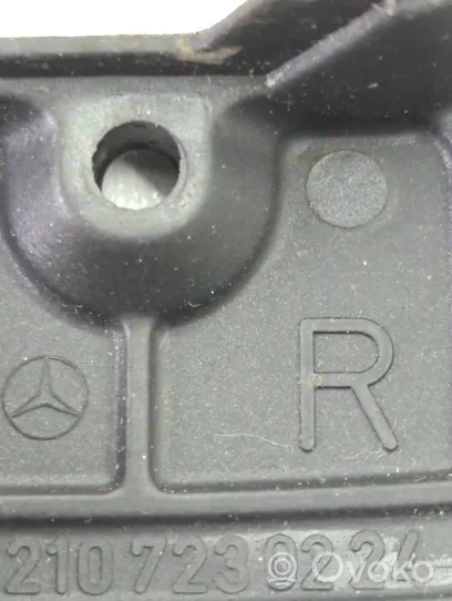 Mercedes-Benz E W210 Altro elemento di rivestimento della portiera anteriore 2107230224