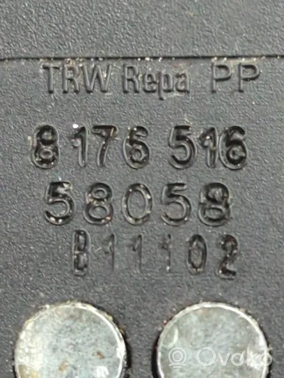 BMW 5 E39 Hebilla del cinturón de seguridad trasero 8176515