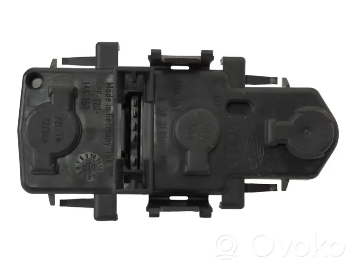 Audi A6 S6 C5 4B Aizmugures spuldzes vāka turētājs 148162