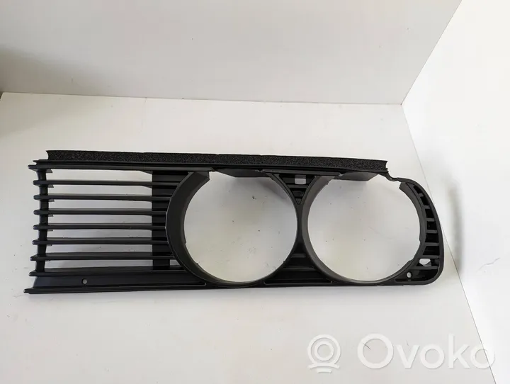 BMW 3 E30 Listwa pod lampę przednią 