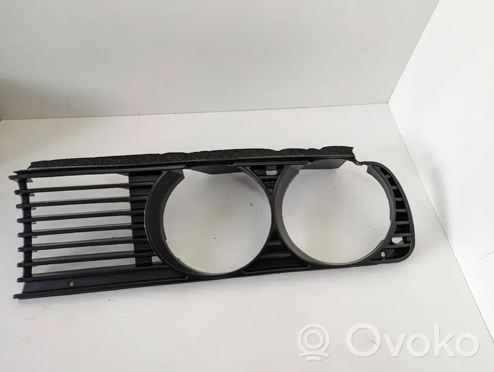 BMW 3 E30 Rivestimento sotto il faro/fanale 