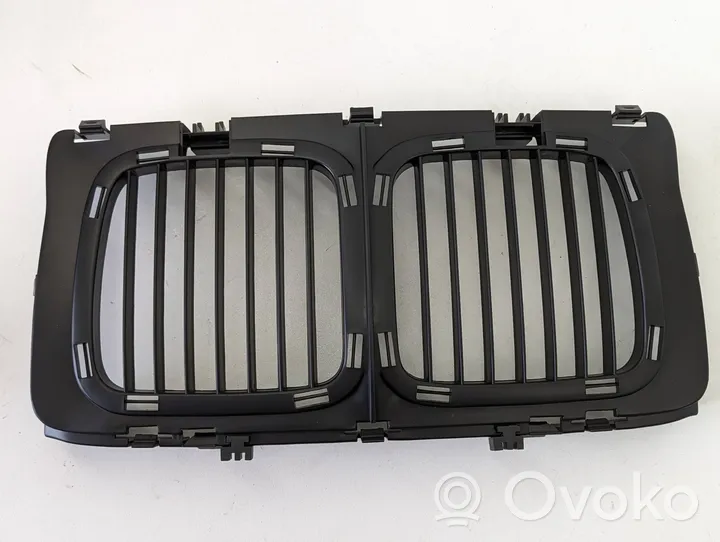 BMW 5 E34 Atrapa chłodnicy / Grill 51131973825